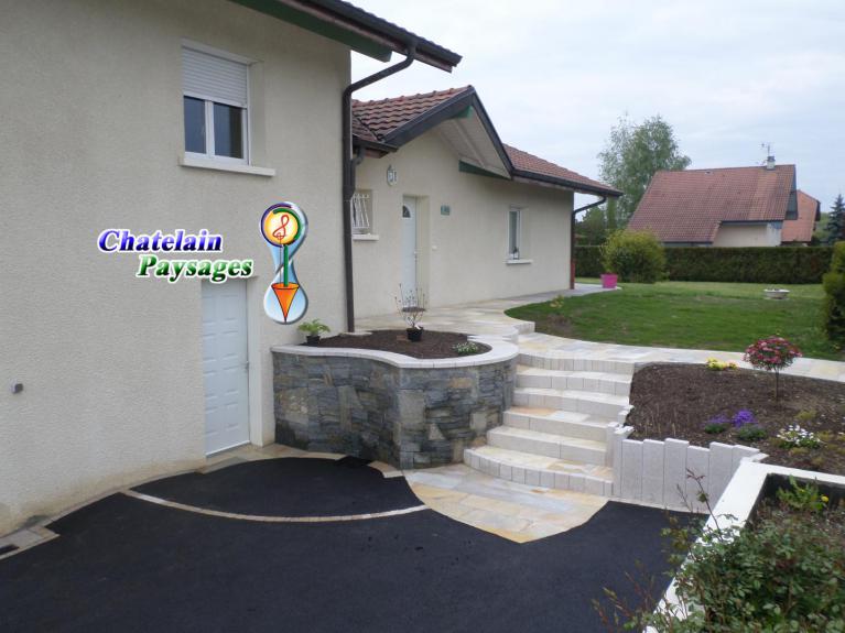 Réalisation d'un escalier aux couleurs beige, jaune clair. Réalisation à Thonon Réalisation d'un escalier aux couleurs beige, jaune clair. Réalisation à Thonon